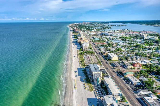 Sunset Beach Suites St. Pete Beach Exteriör bild