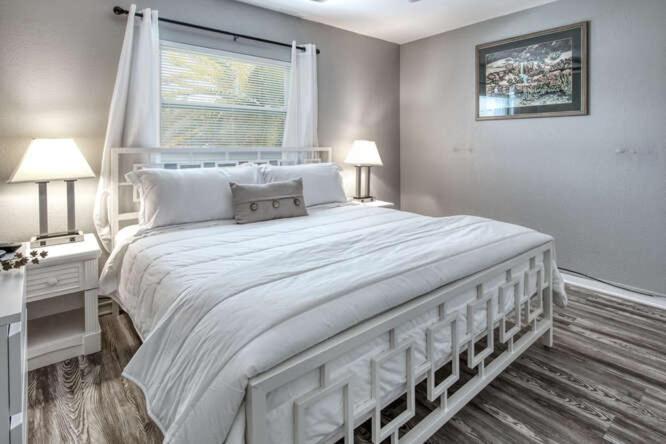 Sunset Beach Suites St. Pete Beach Exteriör bild