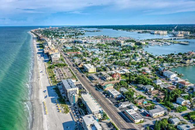 Sunset Beach Suites St. Pete Beach Exteriör bild