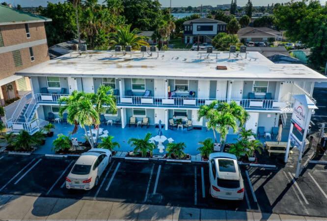 Sunset Beach Suites St. Pete Beach Exteriör bild