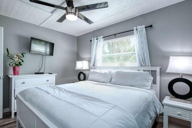 Sunset Beach Suites St. Pete Beach Exteriör bild