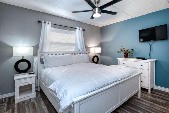 Sunset Beach Suites St. Pete Beach Exteriör bild