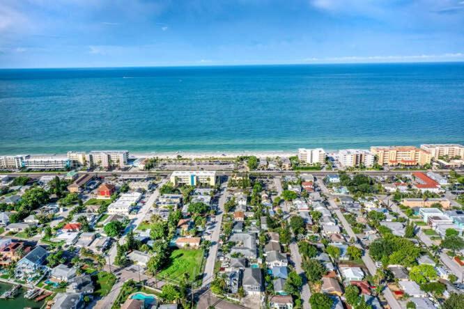 Sunset Beach Suites St. Pete Beach Exteriör bild