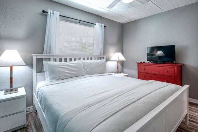 Sunset Beach Suites St. Pete Beach Exteriör bild