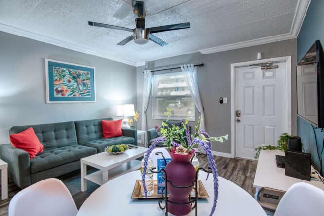 Sunset Beach Suites St. Pete Beach Exteriör bild