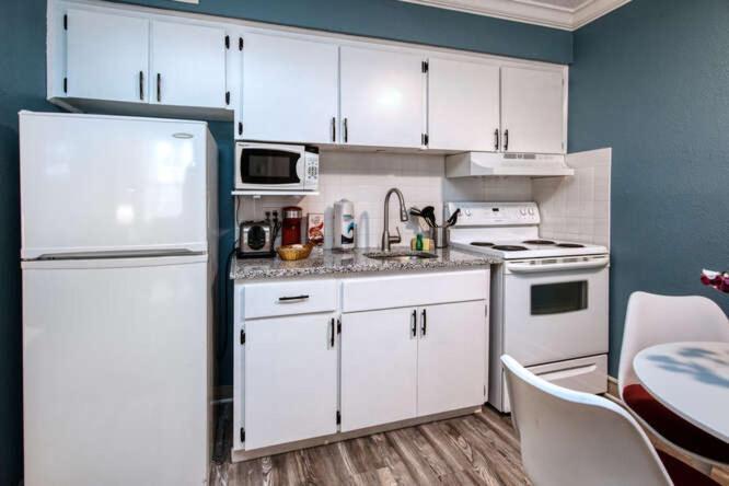 Sunset Beach Suites St. Pete Beach Exteriör bild