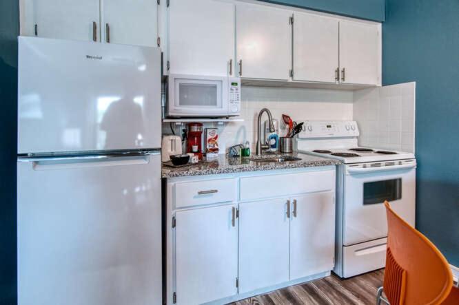 Sunset Beach Suites St. Pete Beach Exteriör bild
