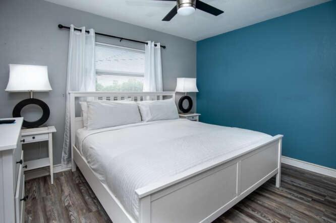 Sunset Beach Suites St. Pete Beach Exteriör bild