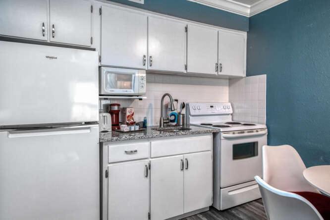 Sunset Beach Suites St. Pete Beach Exteriör bild